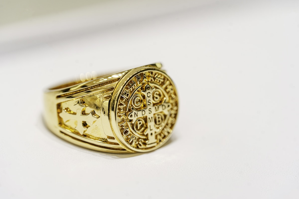 Close-up of a plain 18K gold band